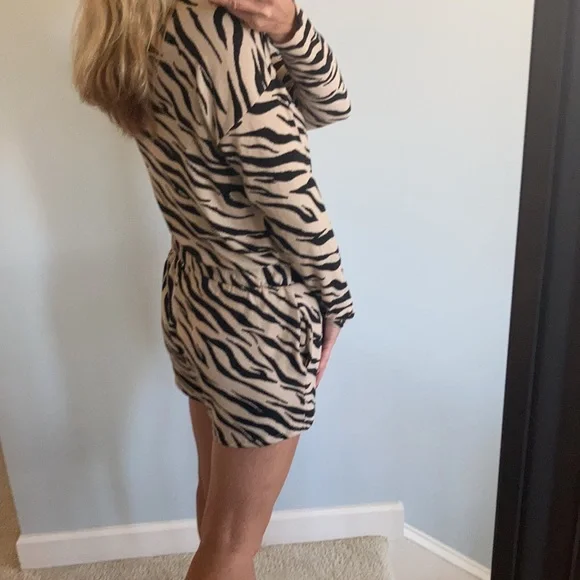 Animal Print 2 Piece Lounge Set - Picture 4 of 9